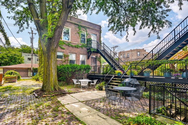 property at 1337 W Flournoy St