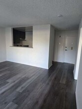 1632 N Formosa Ave, Unit 208 in Los Angeles, CA - Building Photo - Building Photo
