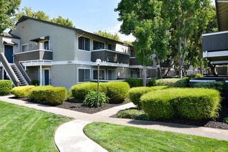 Crossroads in Concord, CA - Foto de edificio - Building Photo