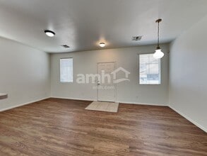 5211 W Warner St in Phoenix, AZ - Foto de edificio - Building Photo