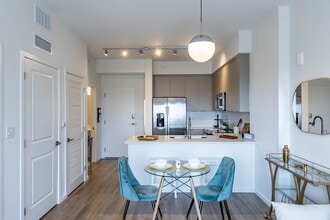 Oaklyn in Oakland Park, FL - Building Photo - Interior Photo