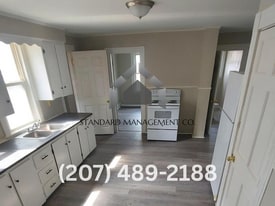 18 Summer St in Waterville, ME - Building Photo