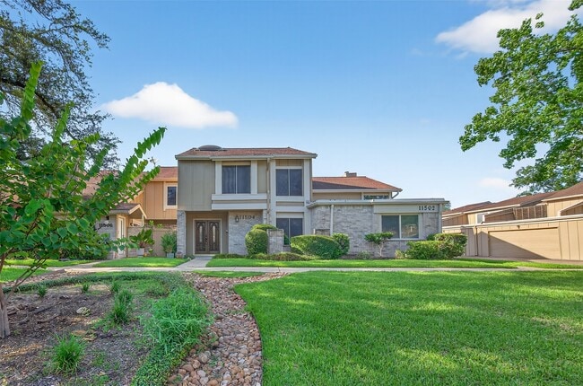 11504 Village Pl Dr in Houston, TX - Building Photo - Building Photo