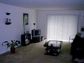 1301 S Finley Rd in Lombard, IL - Building Photo - Building Photo