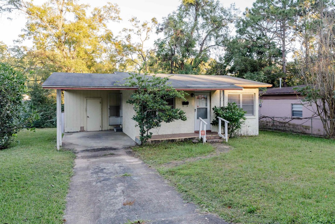 1109 Calloway St in Tallahassee, FL - Foto de edificio