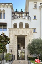 122 N Clark Dr in Los Angeles, CA - Building Photo - Building Photo