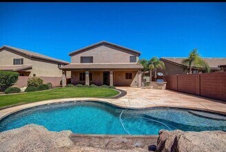 2205 W Gambit Trail in Phoenix, AZ - Foto de edificio - Building Photo