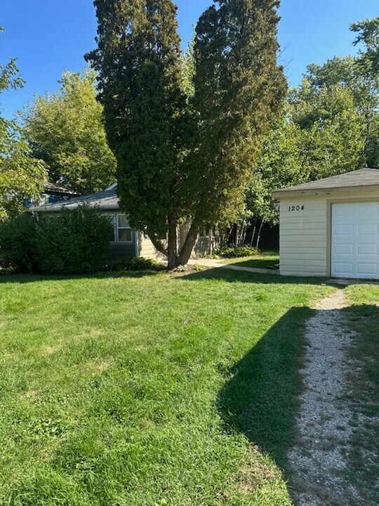 1204 N Hickory Terrace in Round Lake Beach, IL - Building Photo