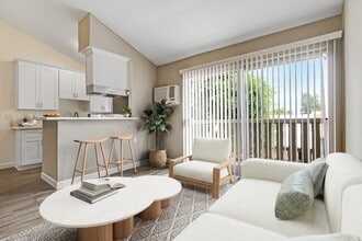 Villa La Paloma in Reseda, CA - Building Photo - Building Photo