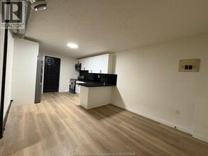 1374 Wyandotte St E in Windsor, ON - Building Photo - Building Photo