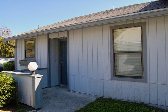 property at 1338 Yorktown Pl