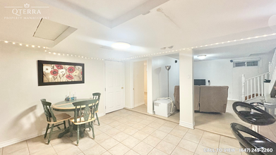 1221 Meadowlands Dr E in Nepean, ON - Building Photo - Building Photo