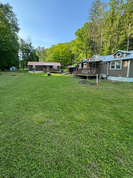 11033 Tucker Run Rd in Athens, OH - Foto de edificio