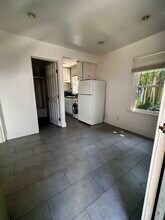 1152 1/2 N Sycamore Ave, Unit B in Los Angeles, CA - Building Photo - Building Photo