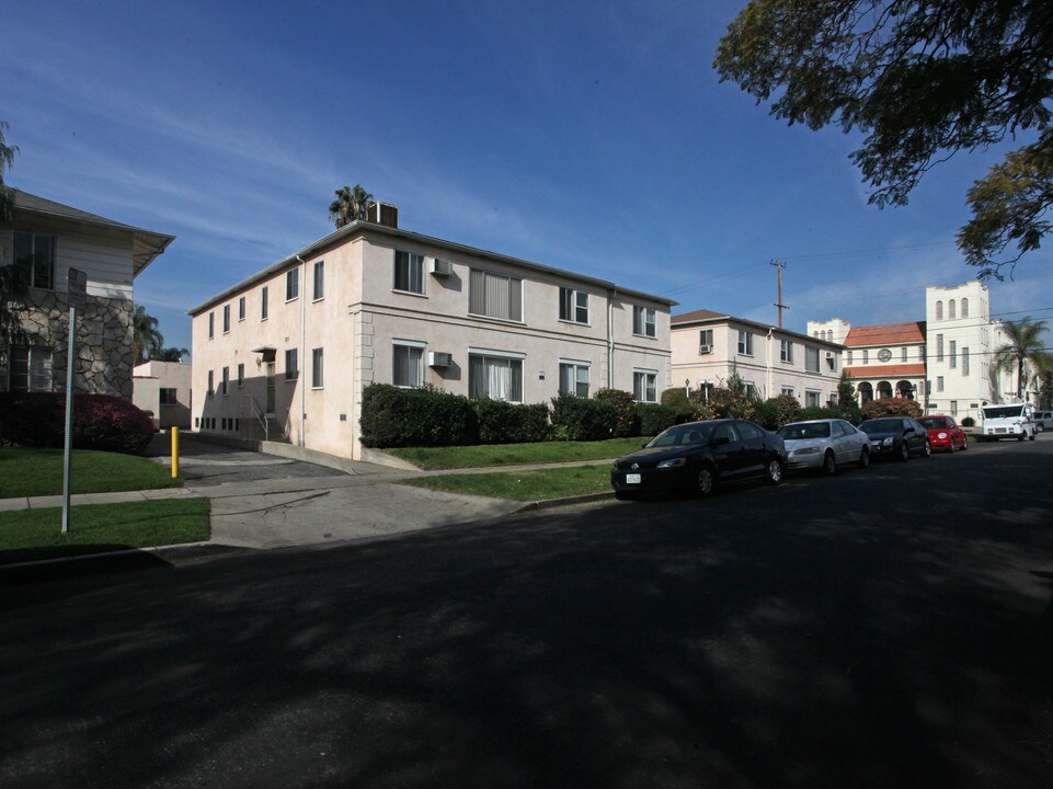 1655 Rodney Dr in Los Angeles, CA - Building Photo