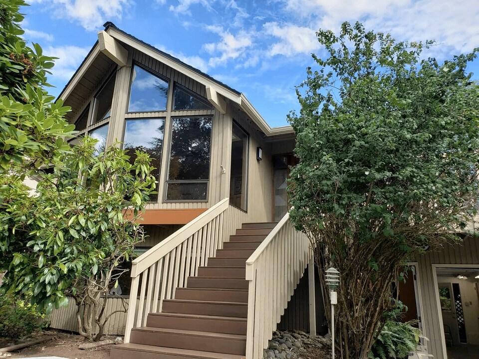 15605 25th Ln SE in Mill Creek, WA - Building Photo