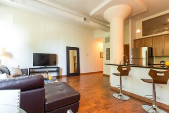 812 W Van Buren St in Chicago, IL - Building Photo - Building Photo