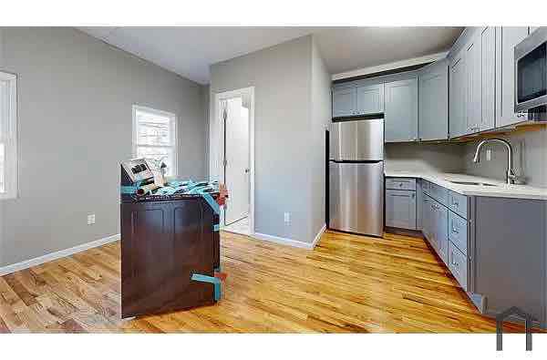 3880 Amboy Rd in Staten Island, NY - Building Photo
