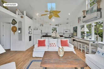 21 Bayberry Rd in Hampton Bays, NY - Building Photo - Building Photo