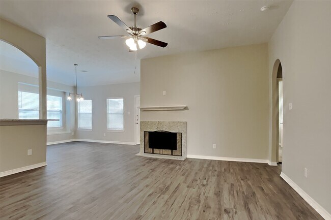 2200 Jefferson Crossing Dr in Conroe, TX - Building Photo - Building Photo