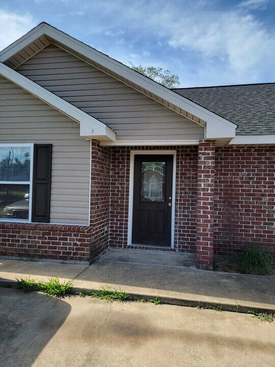 242 Gilmore Rd in Lake Charles, LA - Building Photo