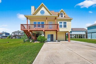 16518 John Davis Rd in Jamaica Beach, TX - Building Photo