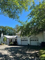 265 Friendship Rd in Cranbury, NJ - Building Photo