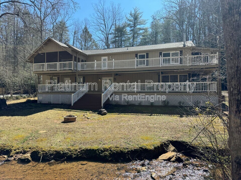 971 Mountain Cove Rd in Dahlonega, GA - Building Photo