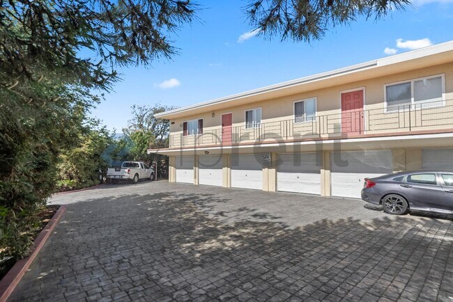 26910 Manon Ave in Hayward, CA - Foto de edificio - Building Photo