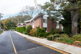 200 Lexington Ave in Oyster Bay, NY - Foto de edificio - Building Photo