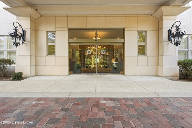 6600 Seminary Woods Pl in Louisville, KY - Building Photo - Building Photo