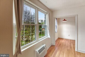 3051 Idaho Ave NW in Washington, DC - Building Photo - Building Photo