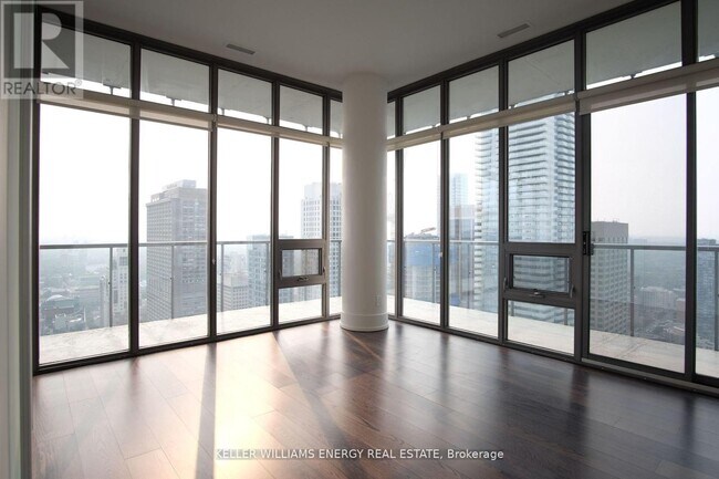 33-4333 Charles St E in Toronto, ON - Building Photo - Building Photo
