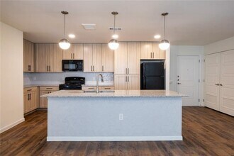 1000 E Yager Ln in Austin, TX - Building Photo - Building Photo