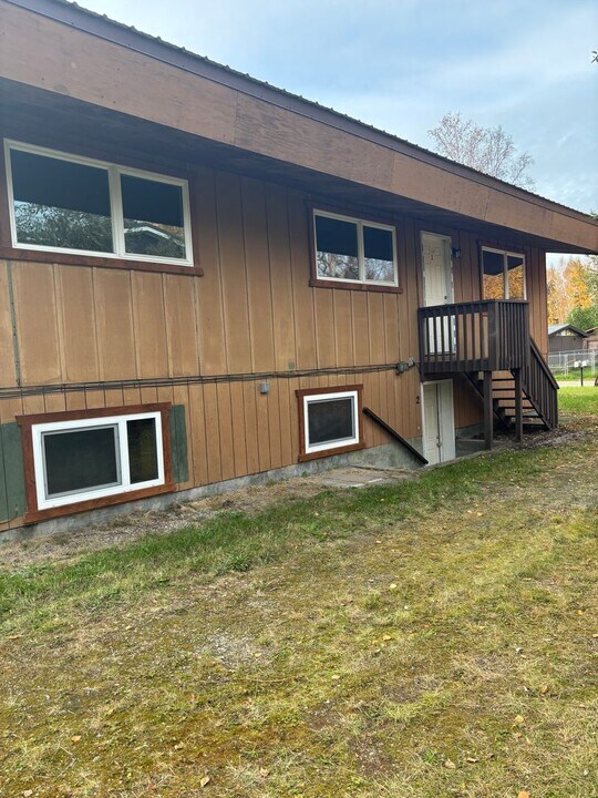 4037 Fahrenkamp Ave in Fairbanks, AK - Building Photo