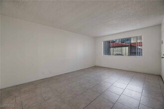 5278 S Maryland Pkwy in Las Vegas, NV - Building Photo - Building Photo