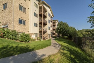 Grand Legacy in Omaha, NE - Foto de edificio - Building Photo