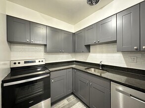 3825 N Pine Grove Ave in Chicago, IL - Foto de edificio - Building Photo