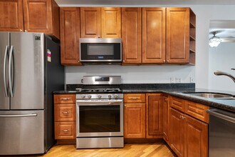 7010 S Clyde Ave in Chicago, IL - Building Photo - Building Photo