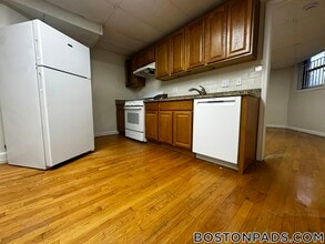 43 Bay State Rd, Unit B in Boston, MA - Building Photo - Building Photo
