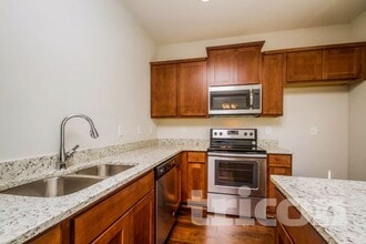 406 Riverwood Ct in Mount Juliet, TN - Foto de edificio - Building Photo