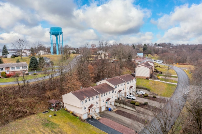 159 Londonderry Dr in New Brighton, PA - Foto de edificio - Building Photo