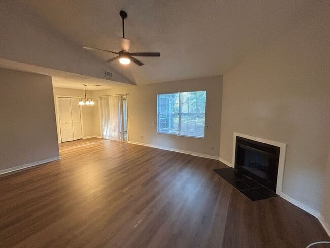 6241 Rolling Fork Rd in North Charleston, SC - Building Photo - Building Photo