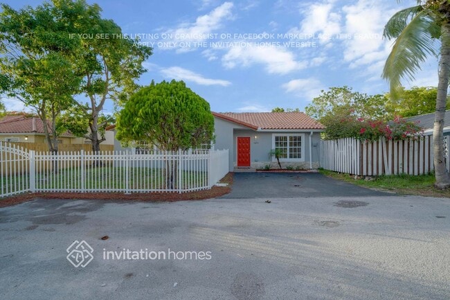 16850 SW 92nd Ave in Palmetto Bay, FL - Foto de edificio - Building Photo