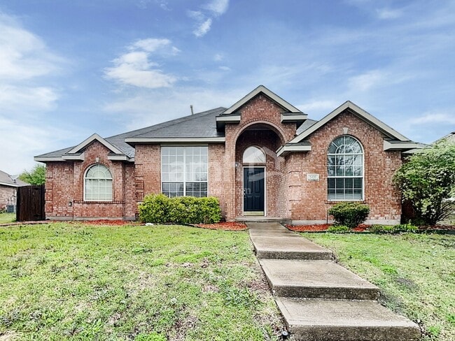 property at 2430 Fieldcrest Dr