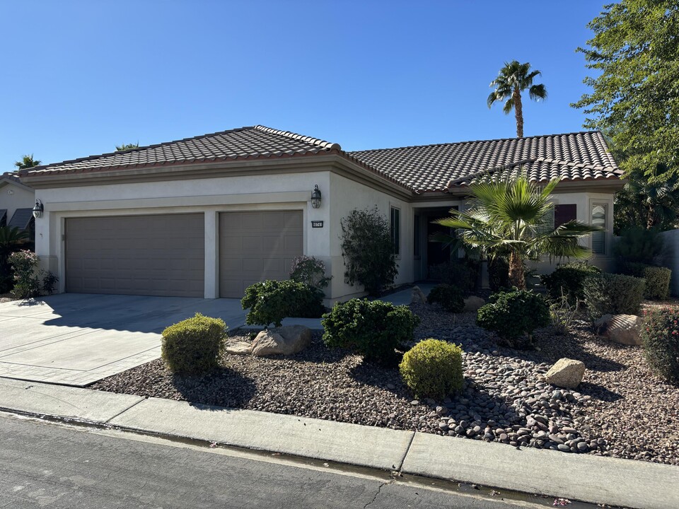 80741 Avenida Santa Carmen in Indio, CA - Building Photo