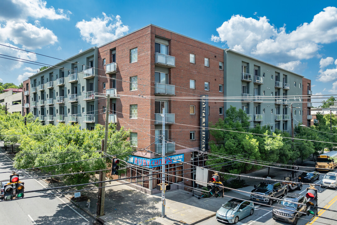 Ponce Springs Lofts in Atlanta, GA - Foto de edificio