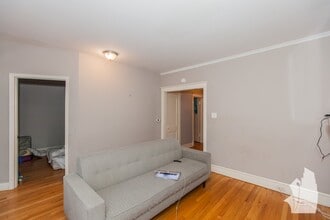 2061 W Birchwood Ave in Chicago, IL - Building Photo - Building Photo