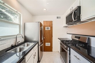 1909 Leona St in Austin, TX - Building Photo - Building Photo
