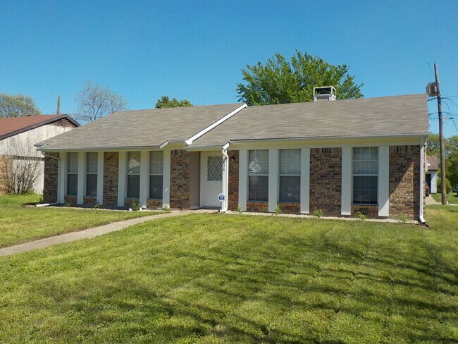 property at 828 Woodrock Dr